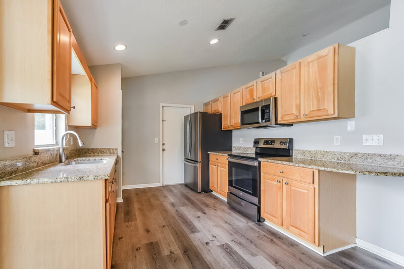 2,390/Mo, 128 Queens Ct Sanford, FL 32771 Kitchen View