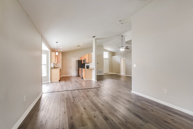 2,390/Mo, 128 Queens Ct Sanford, FL 32771 Family Room View 2