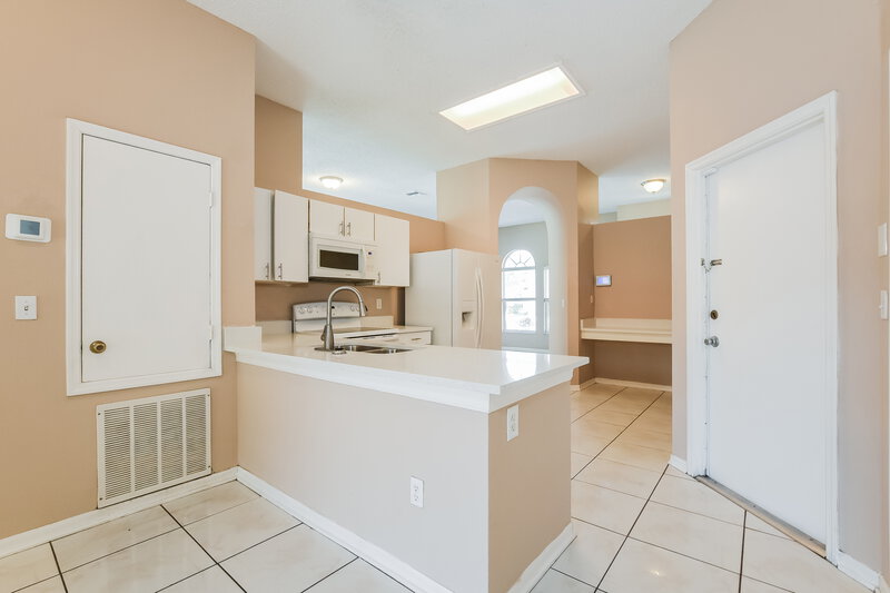 2,190/Mo, 12805 Woodbury Glen Dr Orlando, FL 32828 Kitchen View