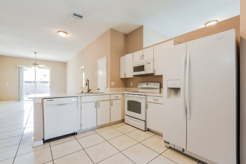 2,190/Mo, 12805 Woodbury Glen Dr Orlando, FL 32828 Kitchen View 2