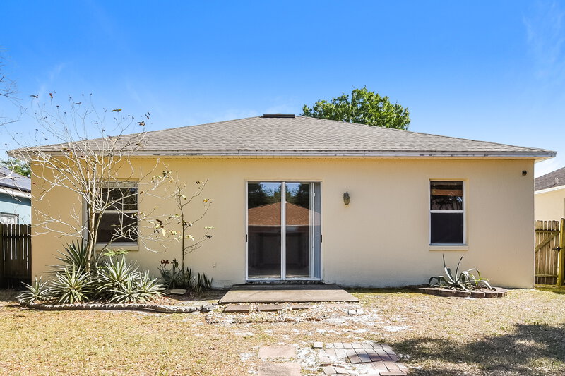 2,190/Mo, 12805 Woodbury Glen Dr Orlando, FL 32828 Rear View