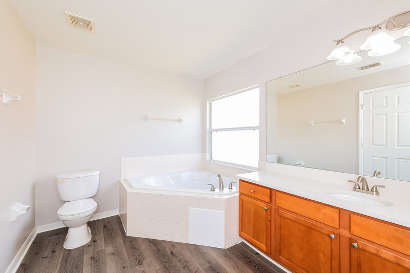 1,820/Mo, 4617 Woodford Dr Kissimmee, FL 34758 Main Bathroom View