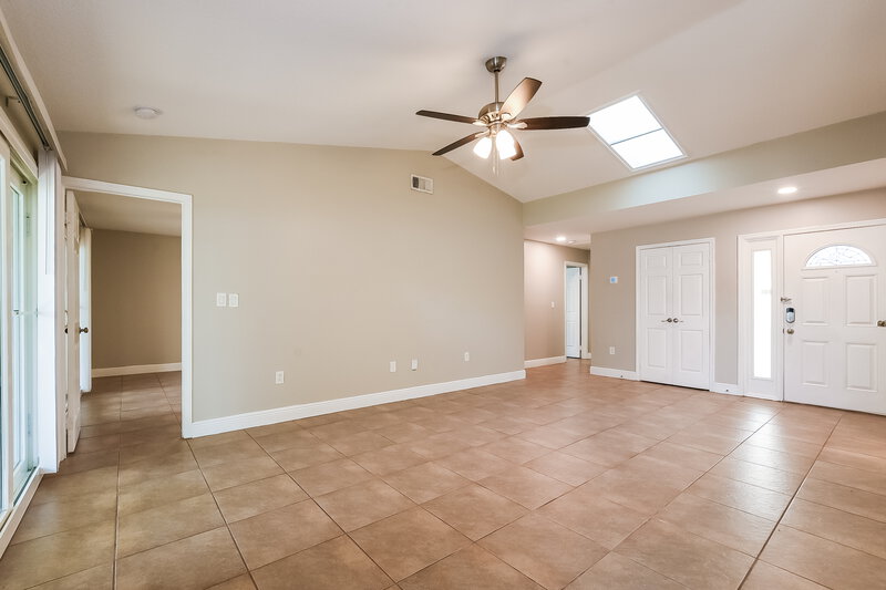 2,195/Mo, 4808 Reginald Rd Orlando, FL 32829 Living Room View