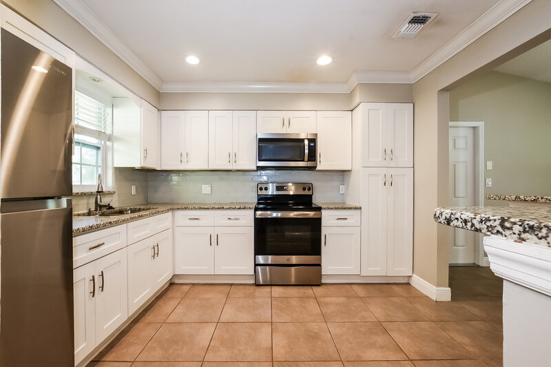 2,195/Mo, 4808 Reginald Rd Orlando, FL 32829 Kitchen View