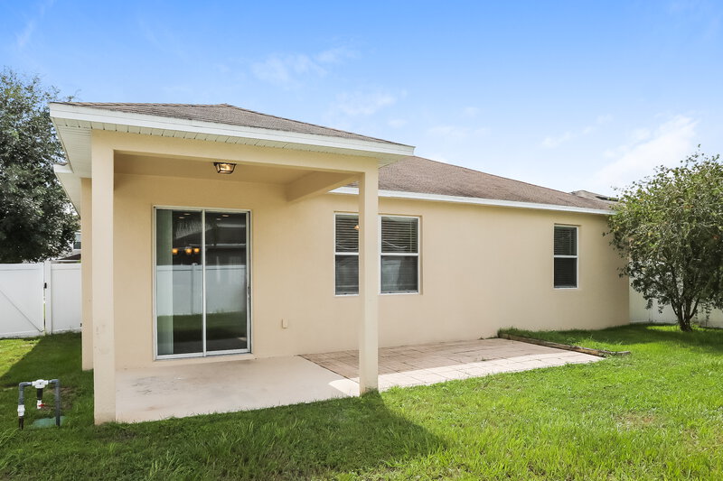 2,065/Mo, 5117 Ballark St Mount Dora, FL 32757 Rear View