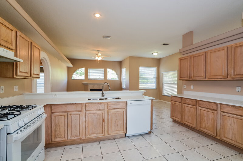 2,375/Mo, 1604 Silhouette Dr Clermont, FL 34711 Kitchen View