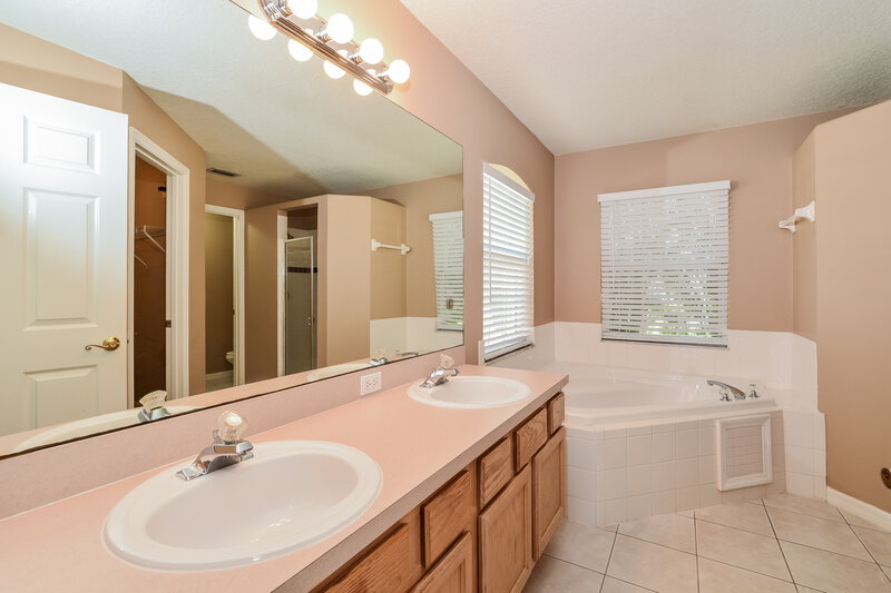 2,375/Mo, 1604 Silhouette Dr Clermont, FL 34711 Main Bathroom View