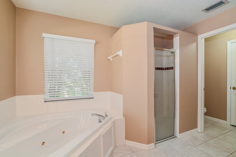 2,375/Mo, 1604 Silhouette Dr Clermont, FL 34711 Main Bathroom View 2