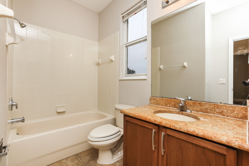 2,985/Mo, 559 Cortona Dr Orlando, FL 32828 Bathroom View
