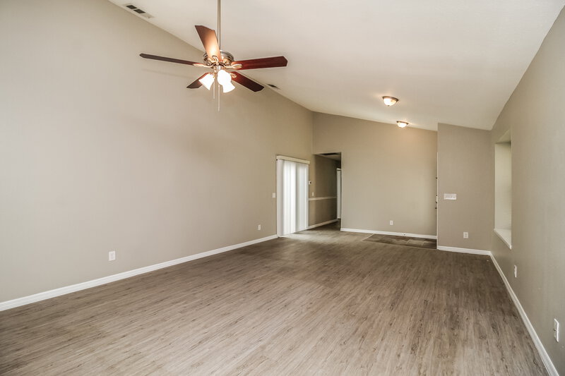 2,270/Mo, 520 Portland Cir Apopka, FL 32703 Living Room View
