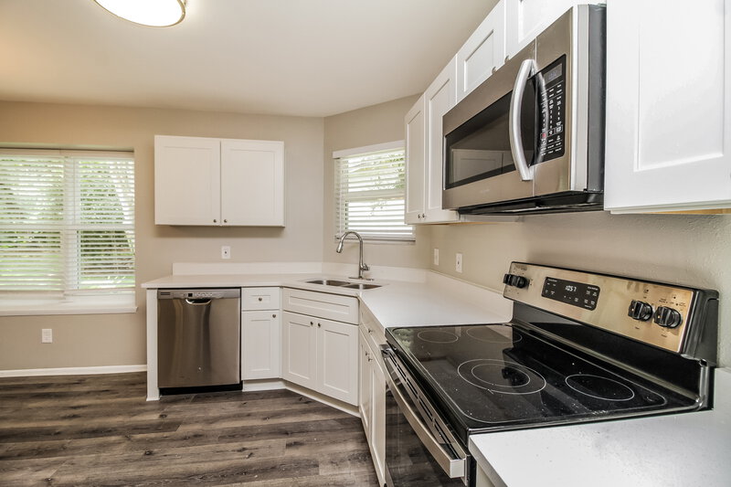 2,270/Mo, 520 Portland Cir Apopka, FL 32703 Kitchen View