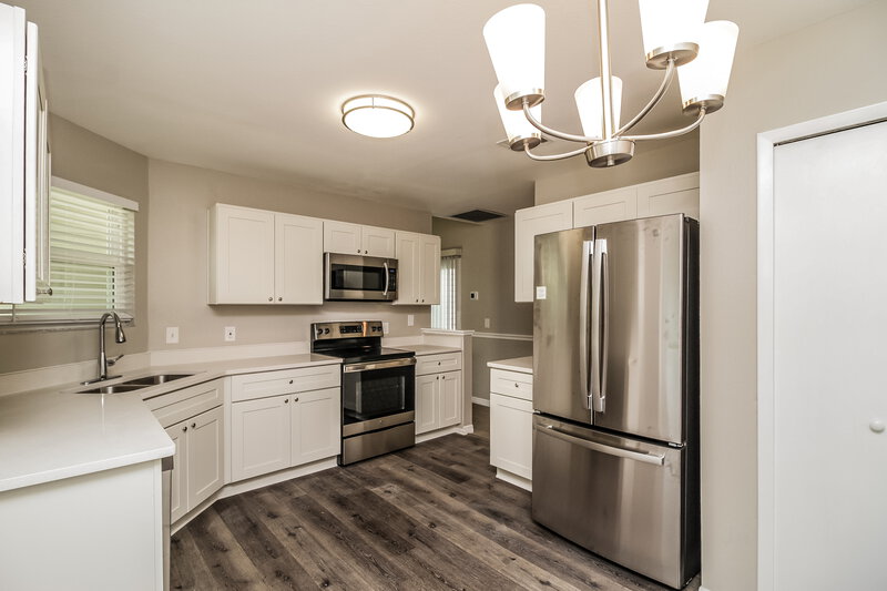 2,270/Mo, 520 Portland Cir Apopka, FL 32703 Kitchen View 2