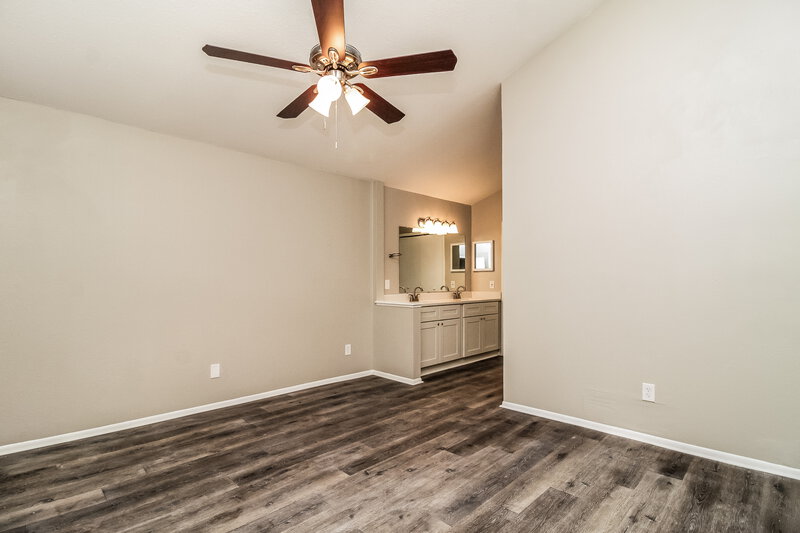 2,270/Mo, 520 Portland Cir Apopka, FL 32703 Main Bedroom View