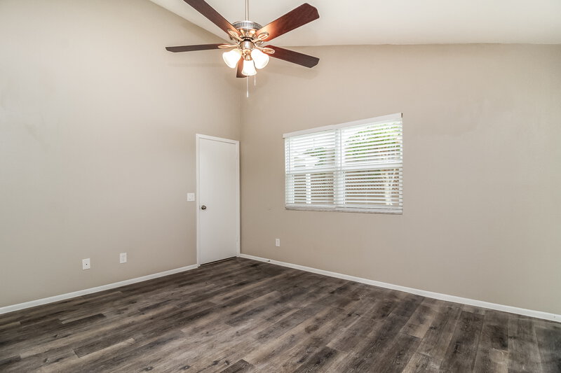 2,270/Mo, 520 Portland Cir Apopka, FL 32703 Main Bedroom View 2