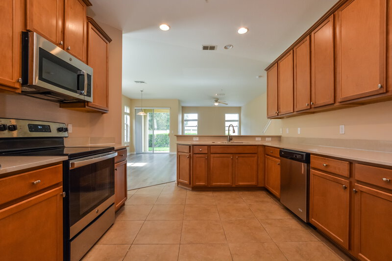 2,470/Mo, 1302 Glenleigh Dr Ocoee, FL 34761 Kitchen View 2