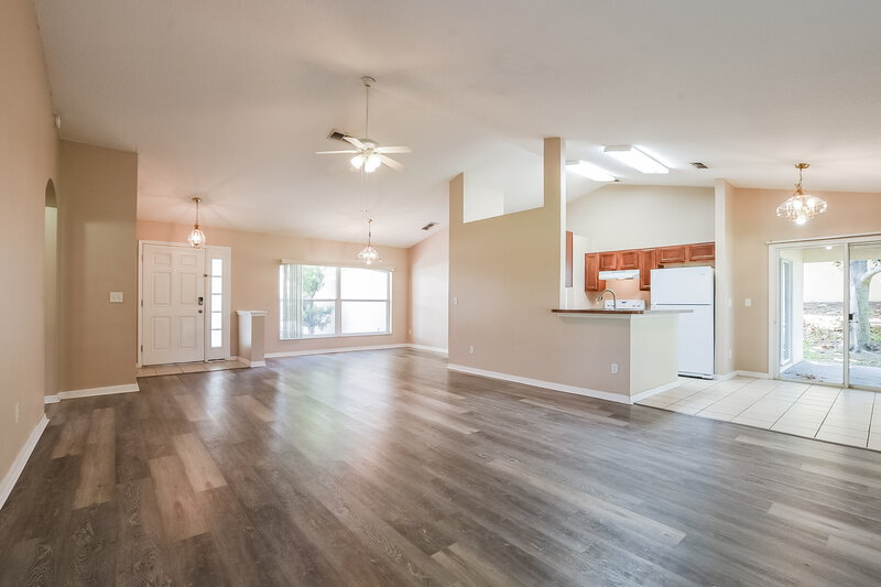 2,060/Mo, 203 Southern Breeze Dr Minneola, FL 34715 Living Room View 2