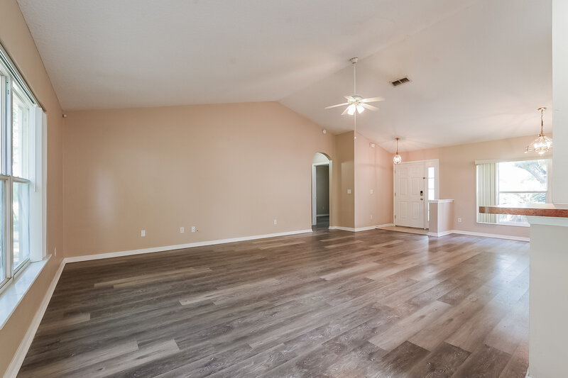 2,060/Mo, 203 Southern Breeze Dr Minneola, FL 34715 Living Room View 3