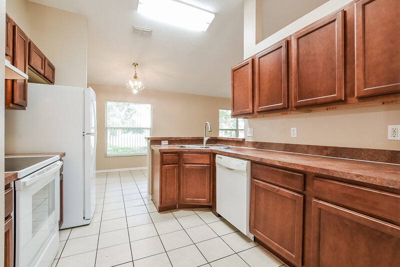 2,060/Mo, 203 Southern Breeze Dr Minneola, FL 34715 Kitchen View