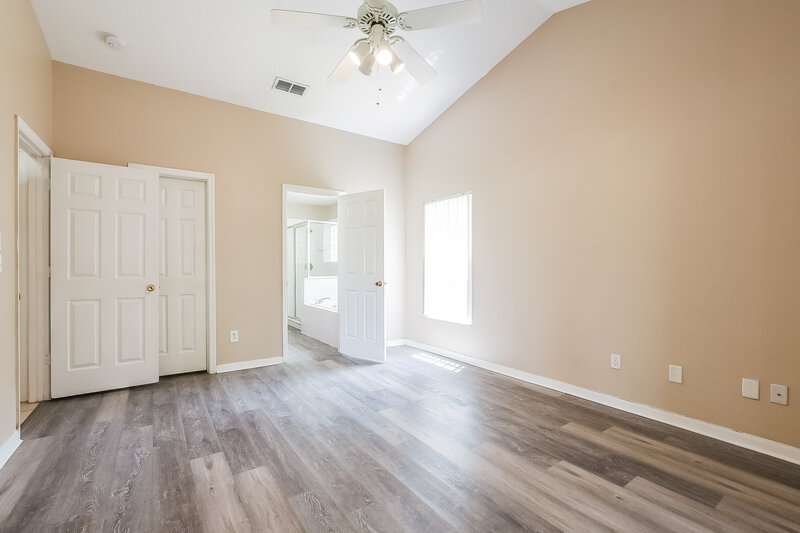 2,060/Mo, 203 Southern Breeze Dr Minneola, FL 34715 Main Bedroom View 2