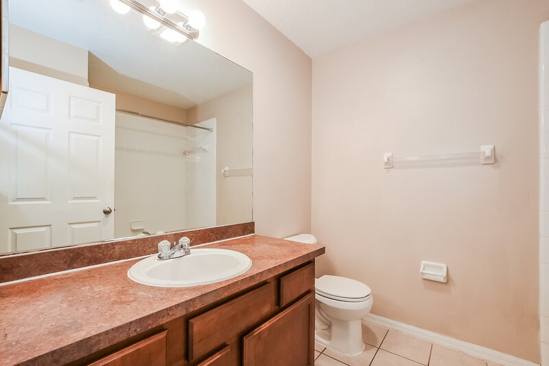 2,060/Mo, 203 Southern Breeze Dr Minneola, FL 34715 Bathroom View
