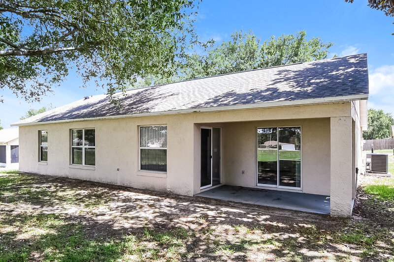 2,060/Mo, 203 Southern Breeze Dr Minneola, FL 34715 Rear View