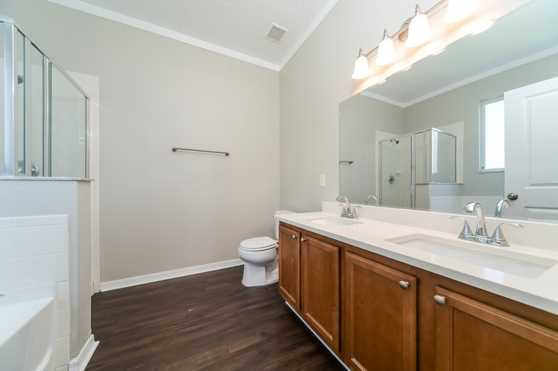 2,205/Mo, 917 Anchorage Ln Kissimmee, FL 34744 Main Bathroom View