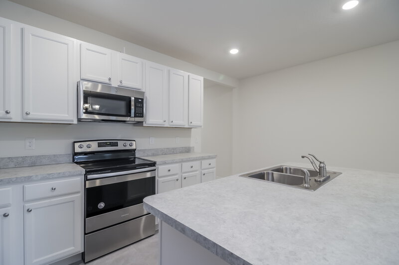 2,110/Mo, 3914 Angola Ln Sanford, FL 32771 Kitchen View