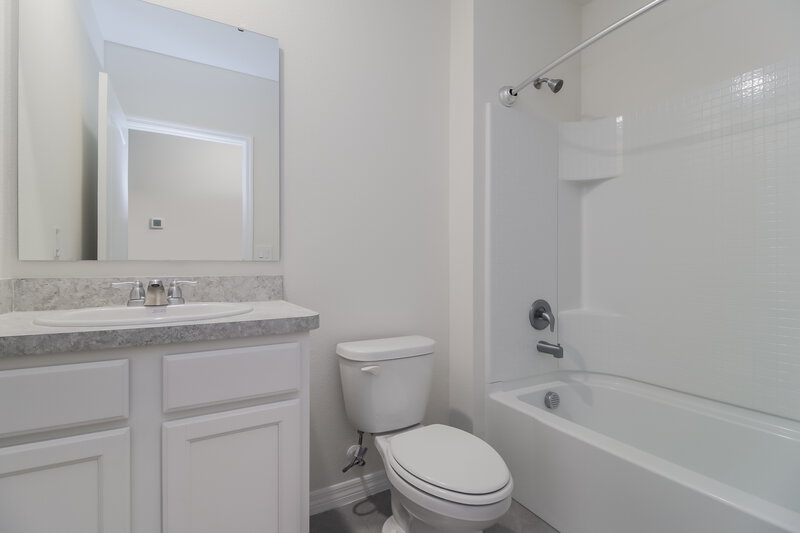 2,110/Mo, 3914 Angola Ln Sanford, FL 32771 Bathroom View