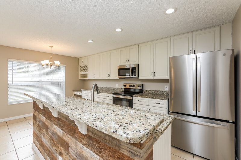 2,815/Mo, 2204 Heathwood Cir Orlando, FL 32828 Kitchen View 2