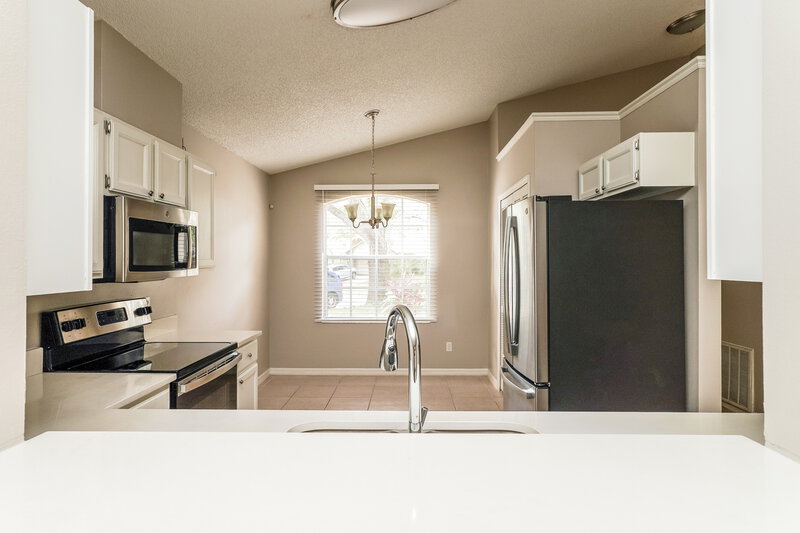 2,240/Mo, 1830 Greenbrook Ct Oviedo, FL 32766 Kitchen View 2