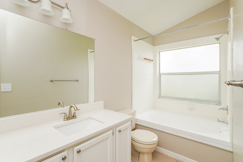 2,240/Mo, 1830 Greenbrook Ct Oviedo, FL 32766 Main Bathroom View