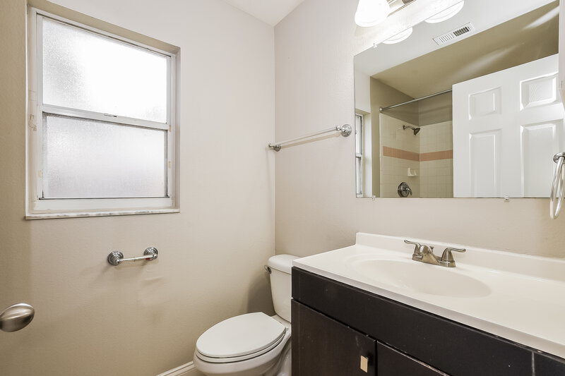 2,025/Mo, 1301 Ravida Woods Dr Apopka, FL 32703 Main Bathroom View