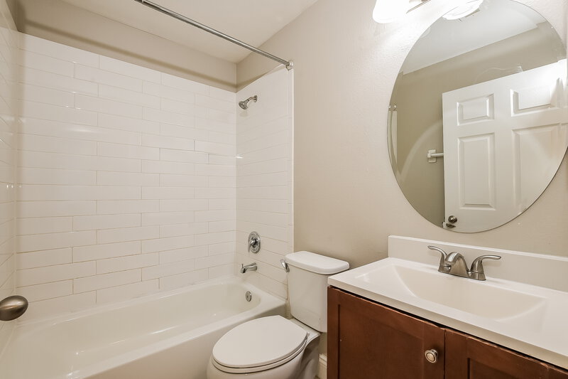 2,025/Mo, 1301 Ravida Woods Dr Apopka, FL 32703 Bathroom View
