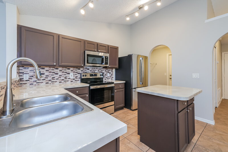 1,785/Mo, 333 Chelmsford Ct Kissimmee, FL 34758 Kitchen View