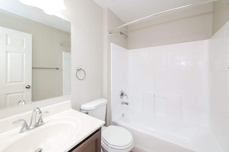 1,785/Mo, 333 Chelmsford Ct Kissimmee, FL 34758 Bathroom View