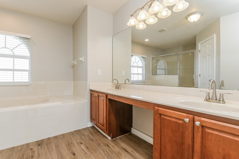 2,585/Mo, 349 Aldershot Ct Kissimmee, FL 34758 Main Bathroom View