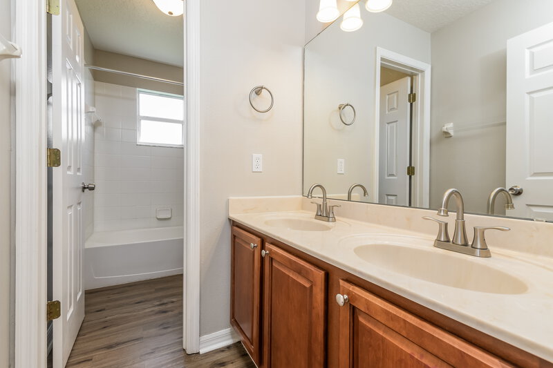 2,585/Mo, 349 Aldershot Ct Kissimmee, FL 34758 Bathroom View