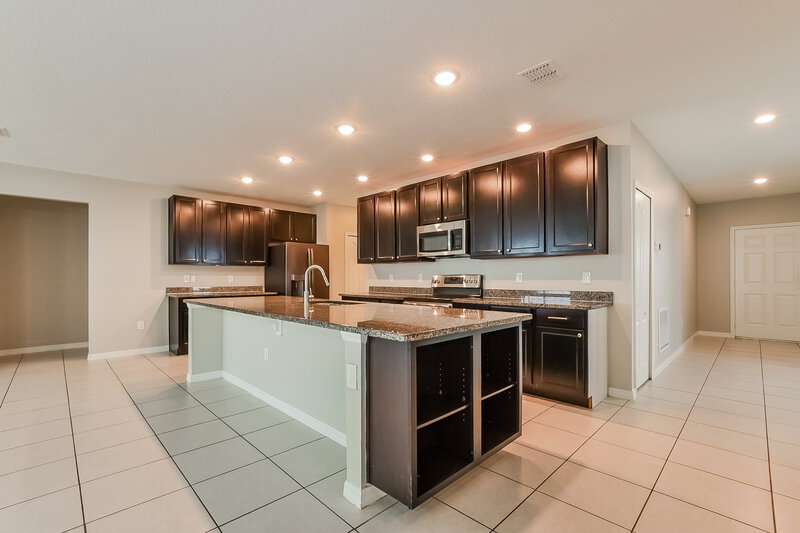 2,560/Mo, 1924 Bell Creek Loop Fruitland Park, FL 34731 Kitchen View