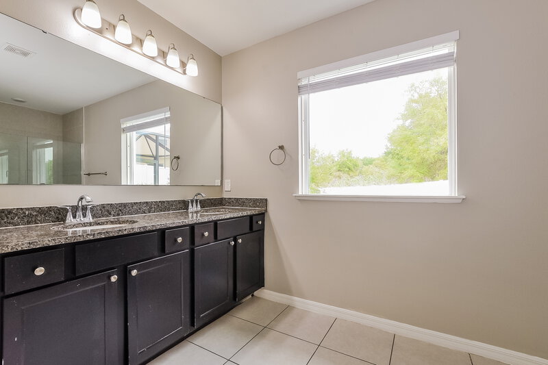 2,560/Mo, 1924 Bell Creek Loop Fruitland Park, FL 34731 Main Bathroom View