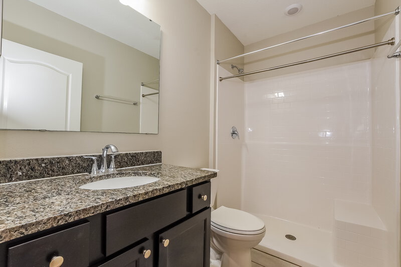 2,560/Mo, 1924 Bell Creek Loop Fruitland Park, FL 34731 Bathroom View 2