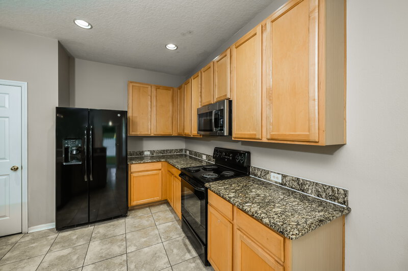 2,375/Mo, 7526 Bear Claw Run Orlando, FL 32825 Kitchen View