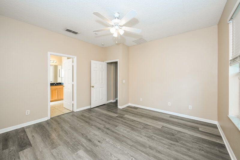 2,375/Mo, 7526 Bear Claw Run Orlando, FL 32825 Main Bedroom View