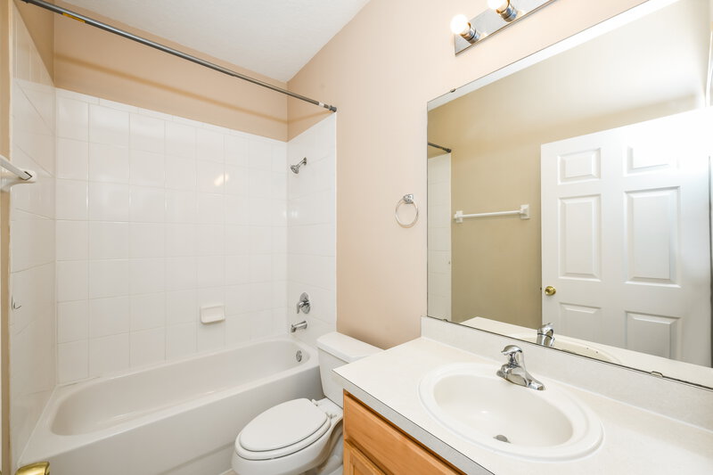 2,375/Mo, 7526 Bear Claw Run Orlando, FL 32825 Bathroom View
