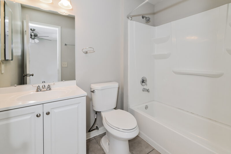 2,145/Mo, 7666 Harbor Bend Cir Orlando, FL 32822 Main Bathroom View