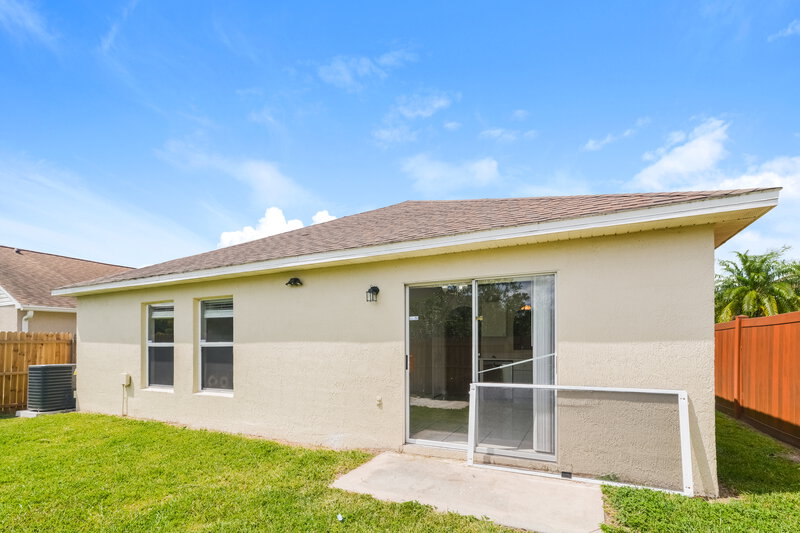 2,145/Mo, 7666 Harbor Bend Cir Orlando, FL 32822 Rear View 3
