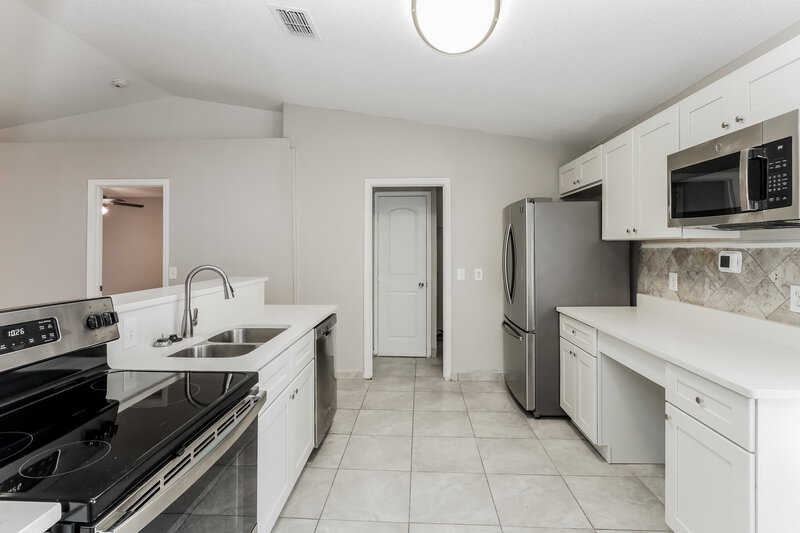 2,380/Mo, 1084 Little Creek Rd Orlando, FL 32825 Kitchen View