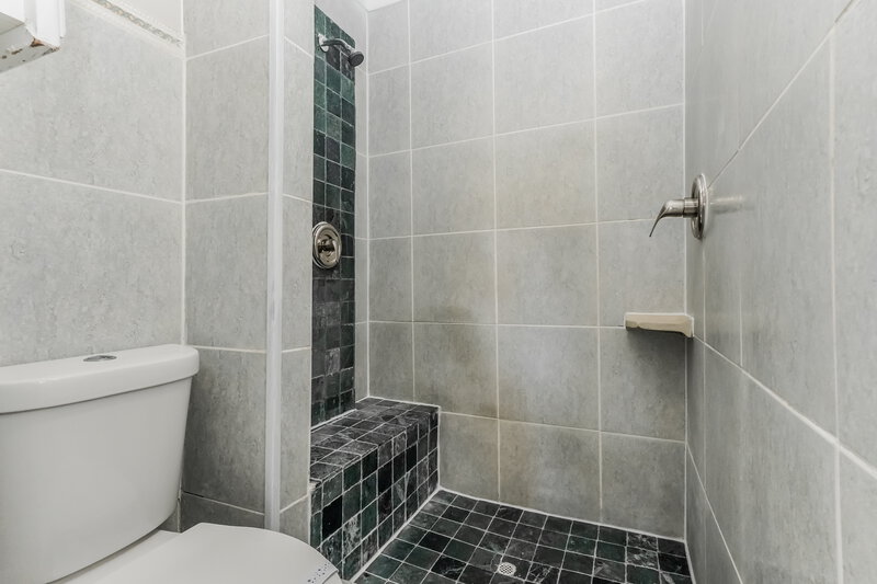 2,380/Mo, 1084 Little Creek Rd Orlando, FL 32825 Main Bathroom View