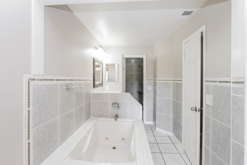2,380/Mo, 1084 Little Creek Rd Orlando, FL 32825 Main Bathroom View 2