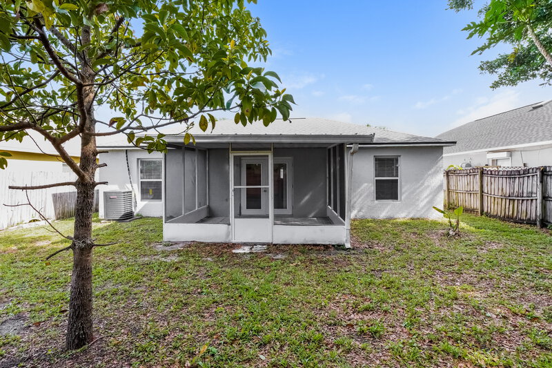 2,380/Mo, 1084 Little Creek Rd Orlando, FL 32825 Rear View