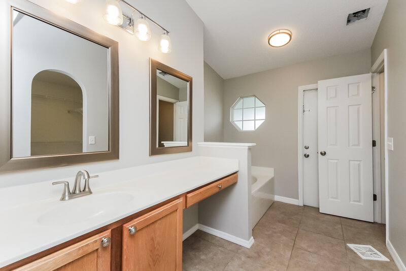 3,430/Mo, 2122 Marisol Loop Kissimmee, FL 34743 Main Bathroom View